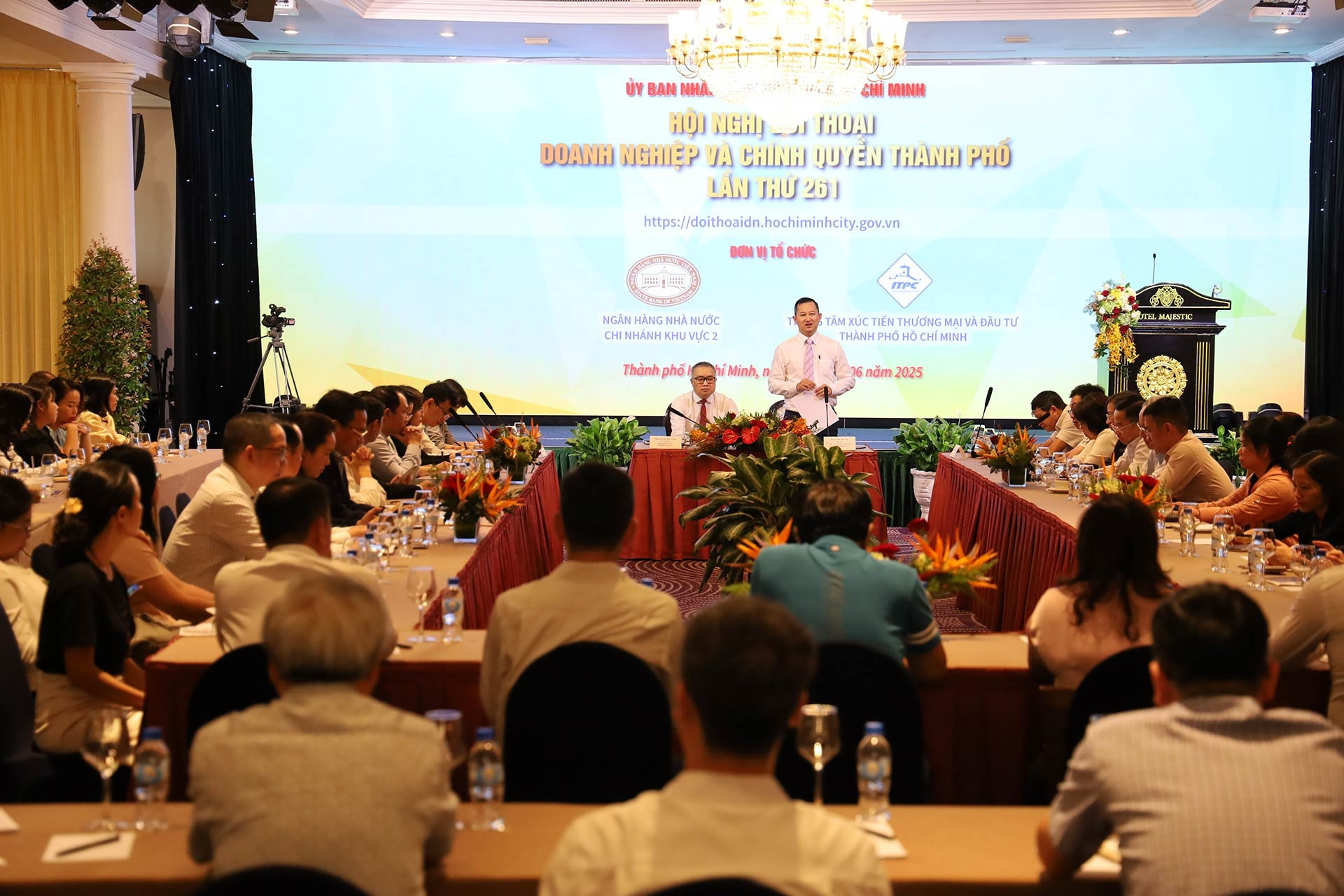 Bị kế toán nói cán bộ hành ‘dấu chấm, dấu phẩy', NHNN Khu vực 2 nói gì?
