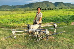 Chủ tịch tỉnh thưởng nóng người dùng drone cứu 2 em nhỏ mắc kẹt giữa nước xiết