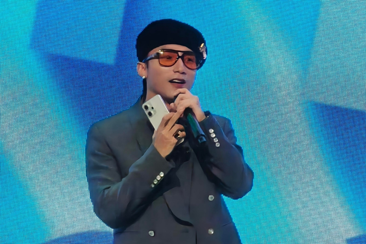 ‘Điện thoại Sơn Tùng M-TP’ quay trở lại và căng thẳng cuộc chiến smartphone AI