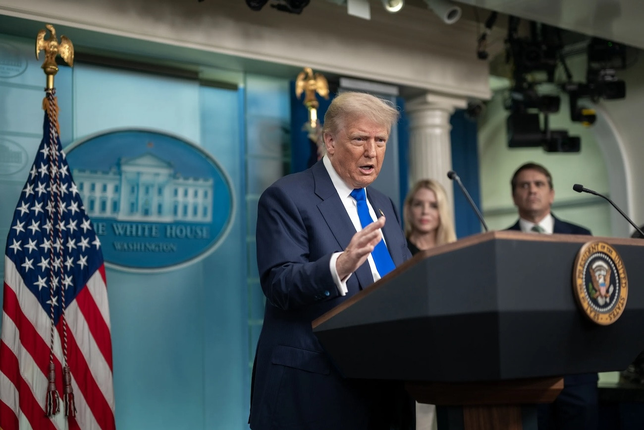 Đối diện chỉ số mới đầy bất an, ông Trump nói về thời kỳ 'bùng nổ'