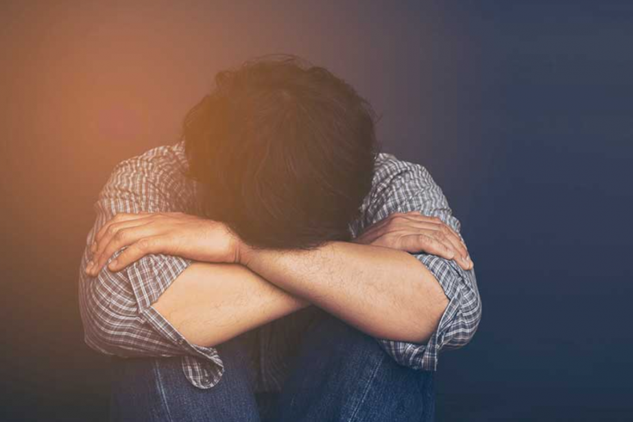 Nam thanh niên phải khám tâm thần vì chứng sợ các buổi họp
