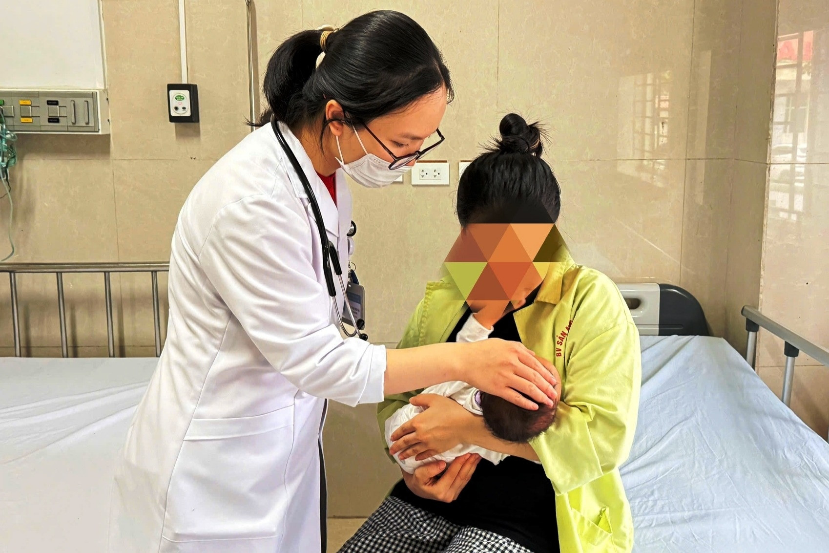 Nữ bệnh nhi 1 tháng tuổi ngộ độc sái thuốc phiện