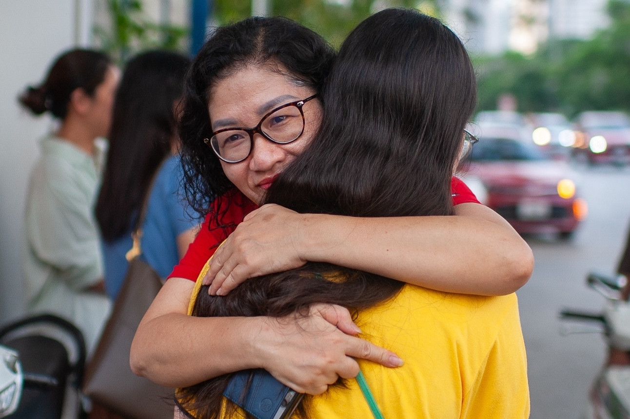 Phụ huynh Hà Nội 'lòng như lửa đốt' chờ điểm thi lớp 10 của con