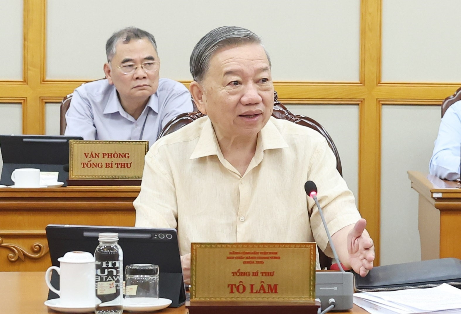 Tổng Bí thư: Bổ sung quy định chế độ tiền lương, phụ cấp với cán bộ, công chức ở tổ chức mới