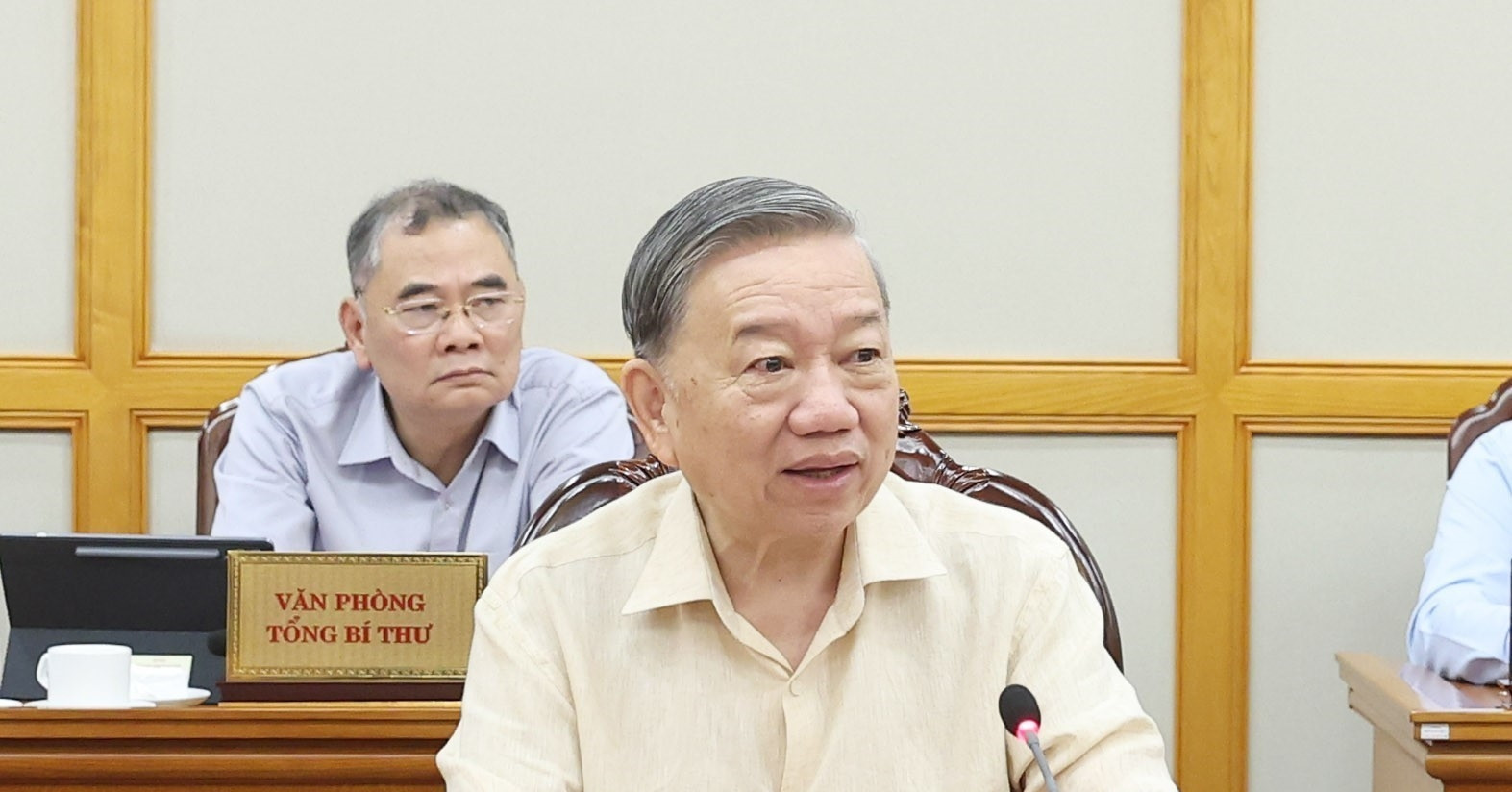 Tổng Bí thư: Bổ sung quy định chế độ tiền lương, phụ cấp với cán bộ, công chức ở tổ chức mới