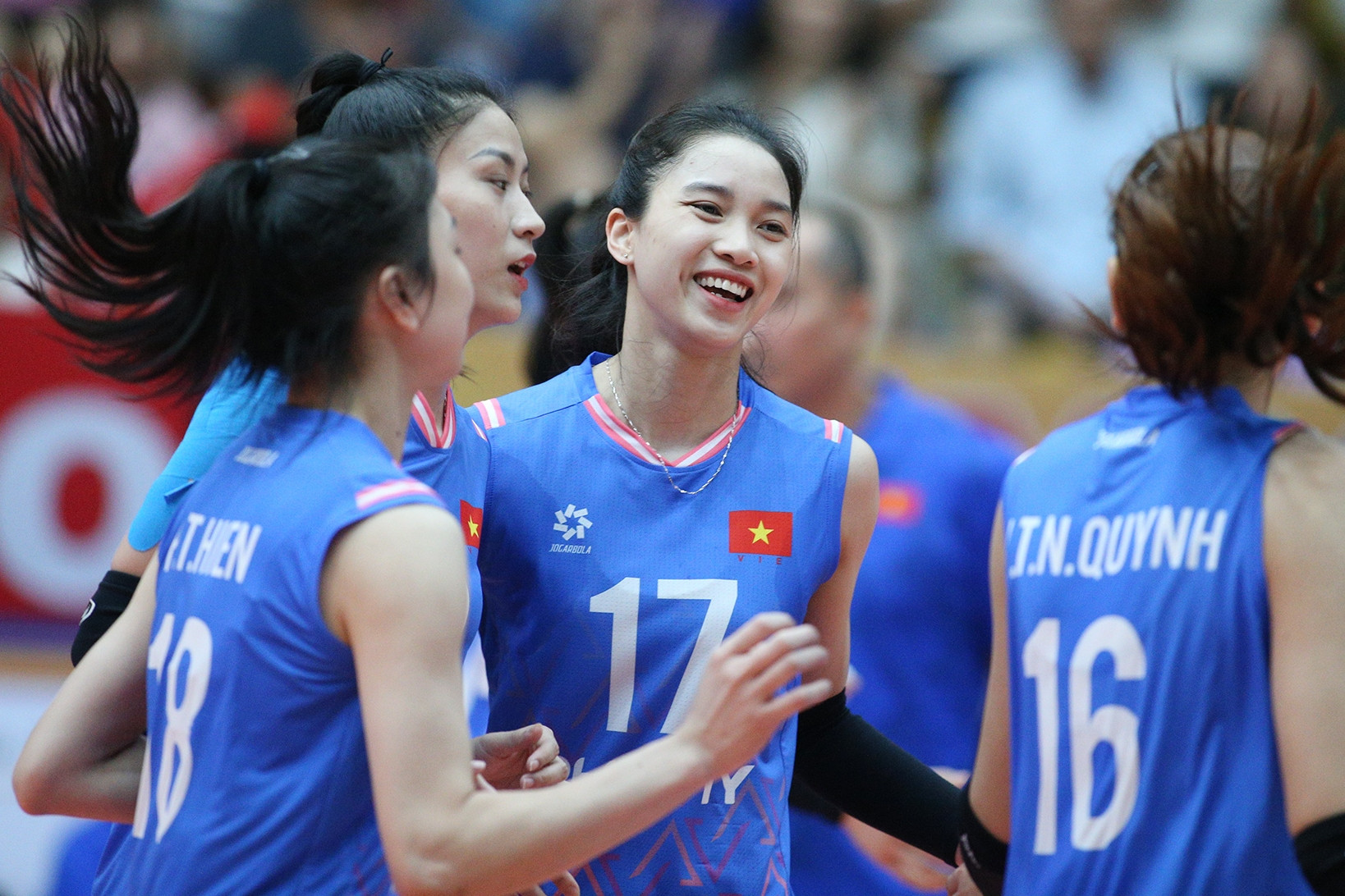 Tuyển bóng chuyền nữ Việt Nam đấu Korabelka: Chung kết nảy lửa