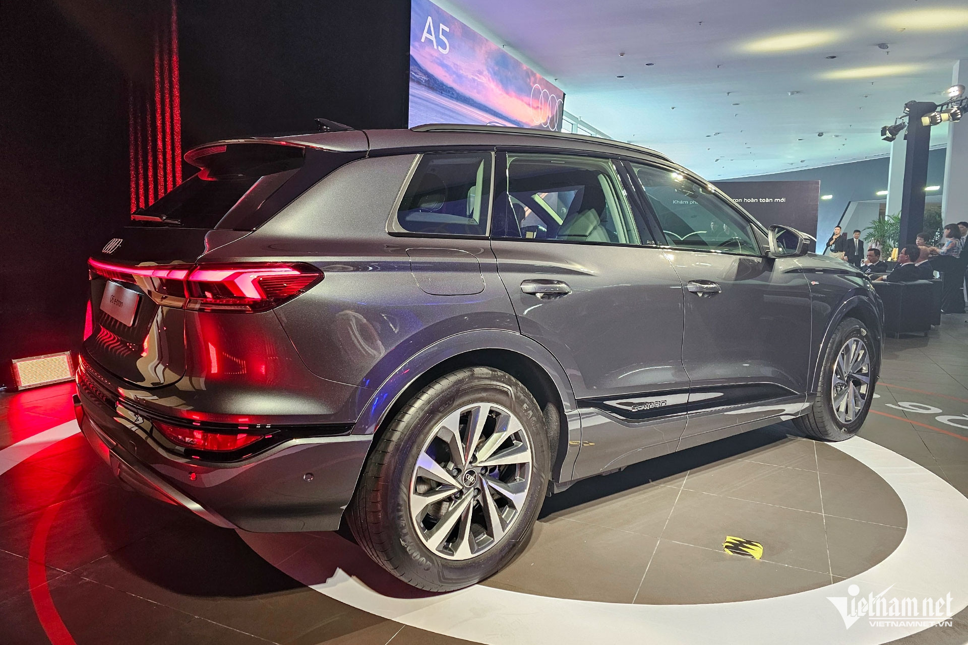 W-Audi Q6 e tron vietnamnet (1).jpg