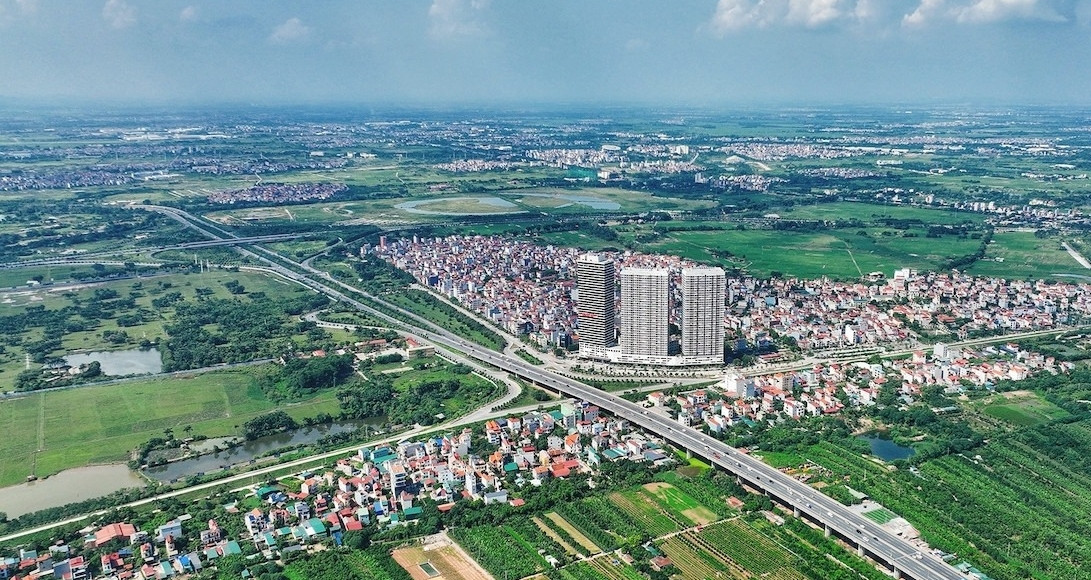 Cảnh báo sắp có biến động lớn về giá đất; 8 trường hợp được cấp đổi sổ đỏ từ 1/7