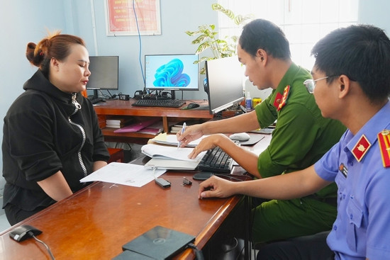 Bản tin chiều 5/7: Cô gái bị khởi tố vì không trả cho người chuyển khoản nhầm