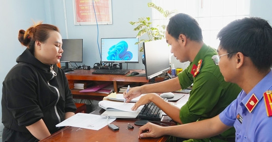 Bản tin chiều 5/7: Cô gái bị khởi tố vì không trả cho người chuyển khoản nhầm
