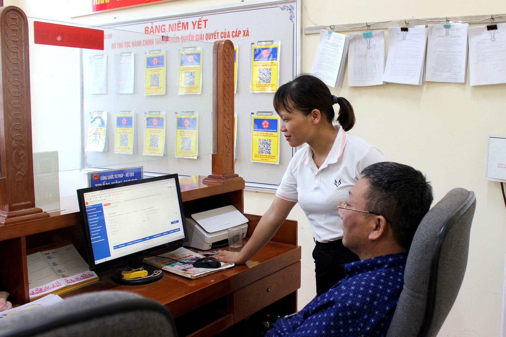 Bộ Nội vụ giải đáp việc cán bộ xin nghỉ hưu trước tuổi nhưng chưa được giải quyết