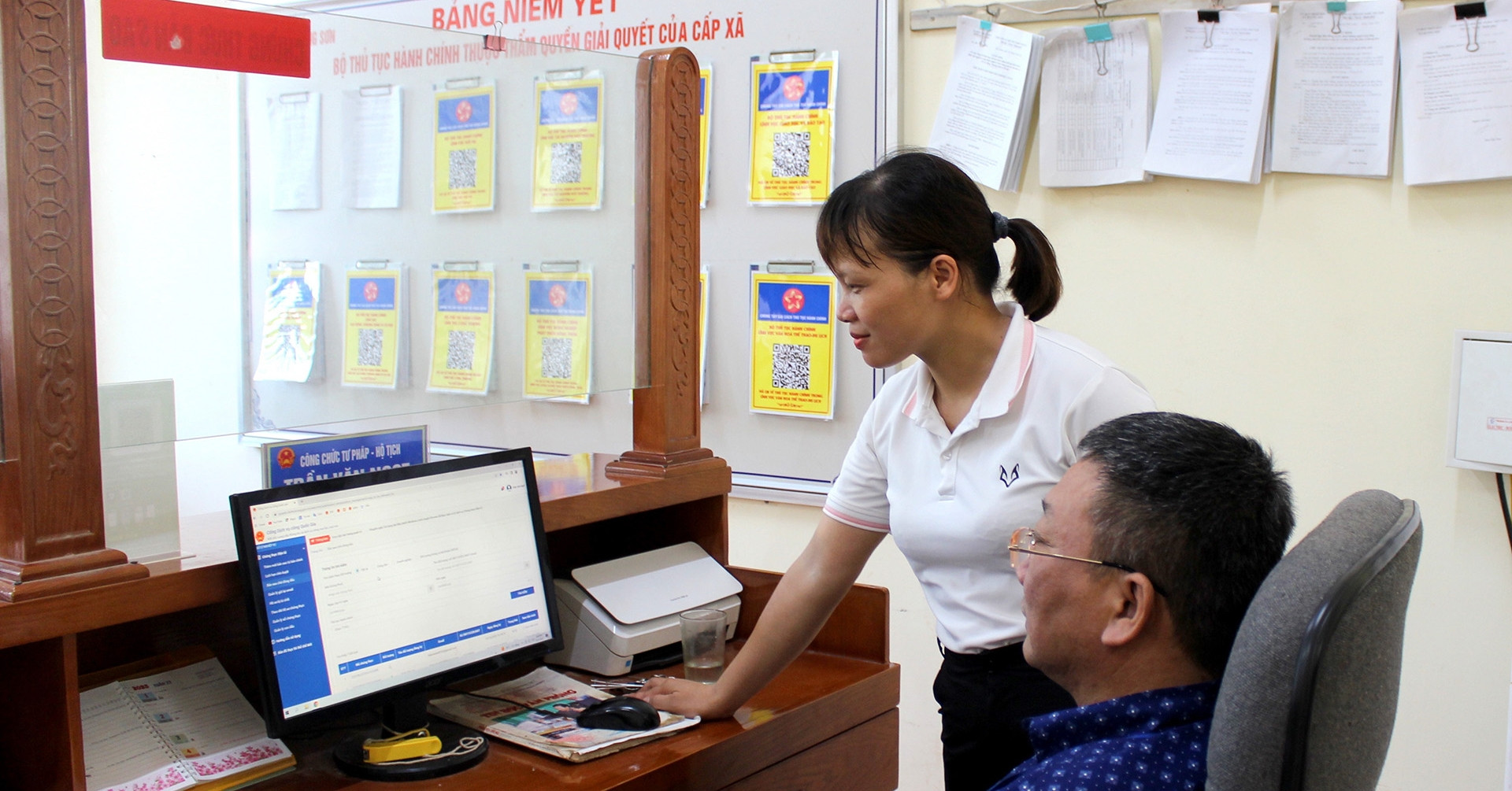 Bộ Nội vụ giải đáp việc cán bộ xin nghỉ hưu trư...