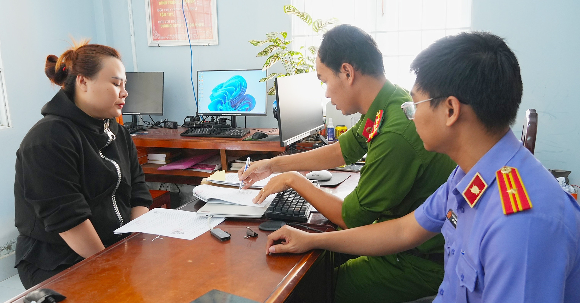 Cô gái không trả lại tiền cho người chuyển khoản nhầm đối diện mức phạt nào?
