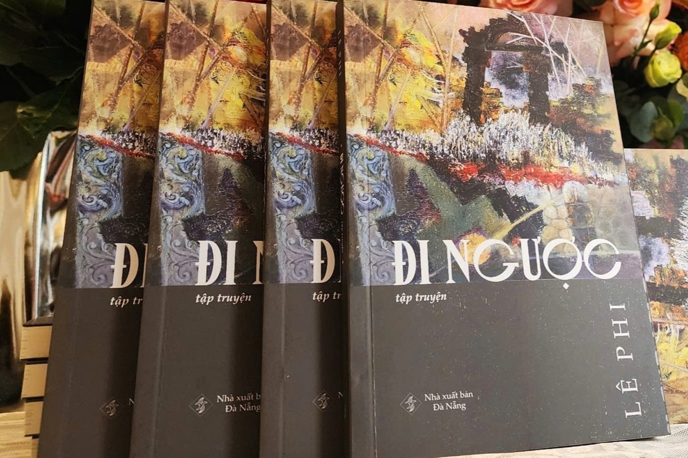 'Đi ngược' tập truyện đầu tay nhuốm màu ký ức của nhà báo Lê Phi