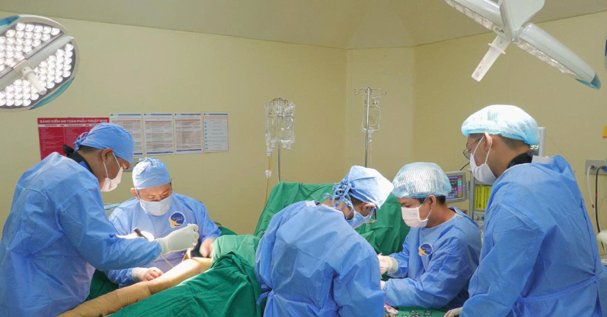 Người phụ nữ phải cấp cứu sau tai nạn hi hữu giữa vườn cao su