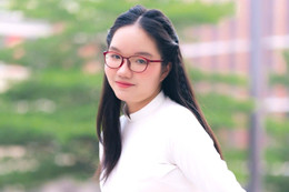 Nữ sinh Hà Nội với ‘cú ăn ba’ thủ khoa chuyên Anh thi lớp 10