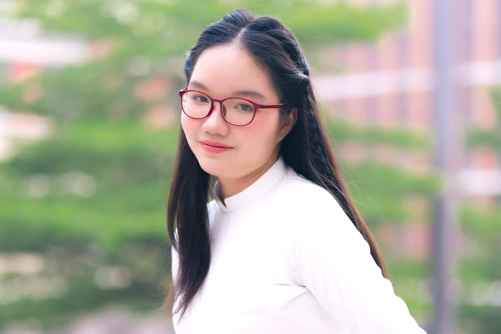 Nữ sinh Hà Nội với ‘cú ăn ba’ thủ khoa chuyên Anh thi lớp 10