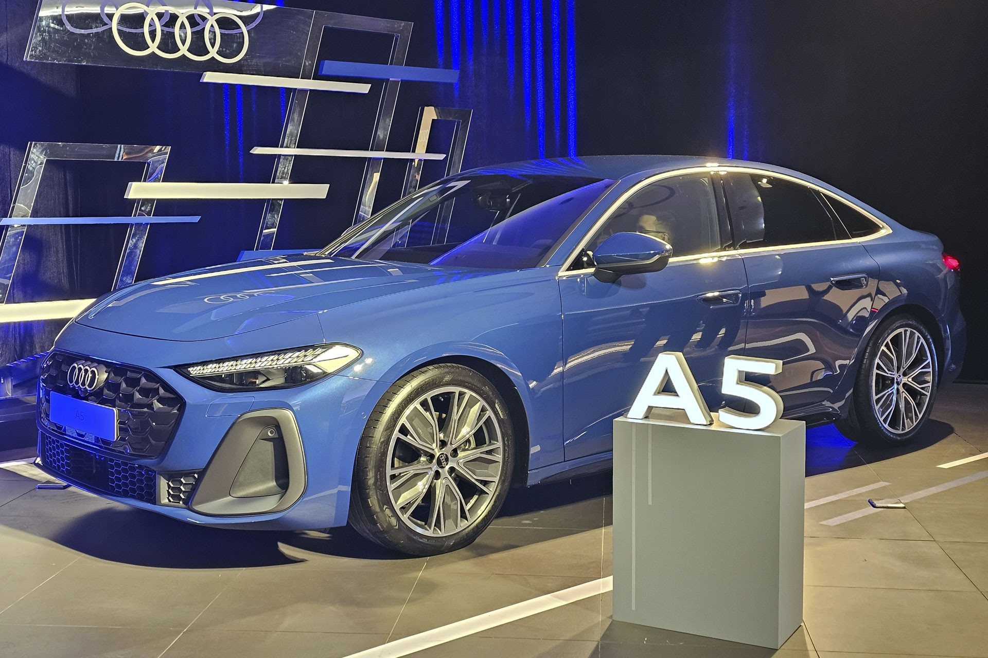 Phân khúc sedan hạng sang tầm giá hơn 2 tỷ đồng có thêm sự lựa chọn mới