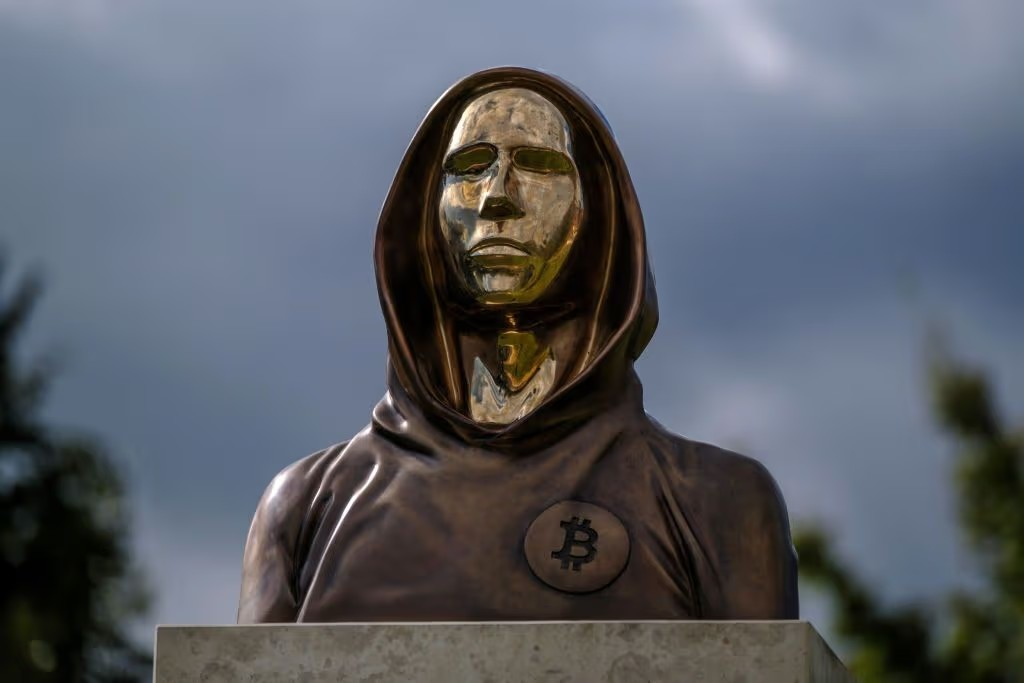 Hai cá voi Bitcoin thức giấc sau 14 năm