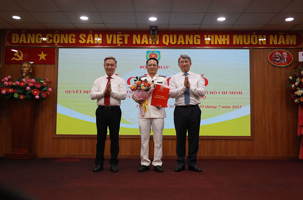 traoquyetdinh.jpg