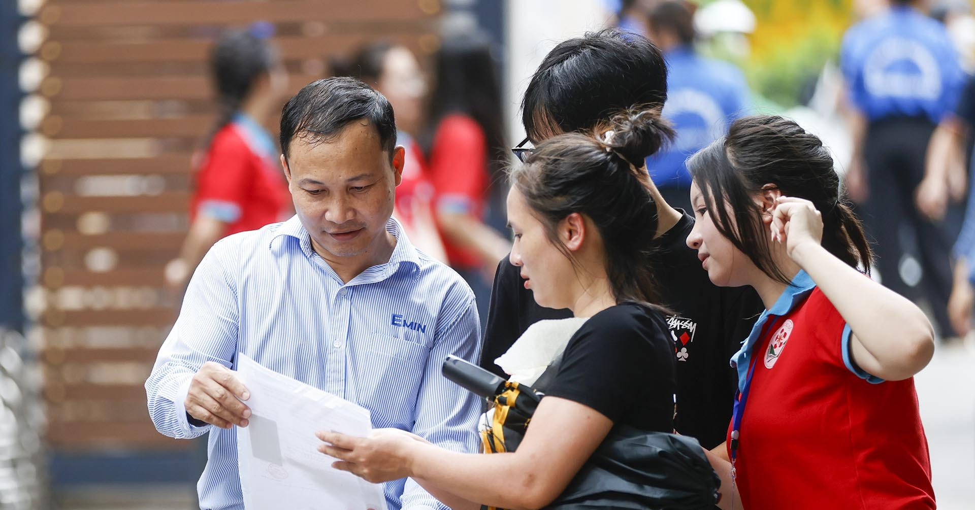 2 nữ sinh trúng tuyển 6 nguyện vọng thi lớp 10 Hà Nội năm 2025