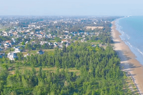 Bãi biển hoang sơ cách Hà Nội 3 giờ lái xe, cảnh đẹp tự nhiên, hải sản tươi ngon