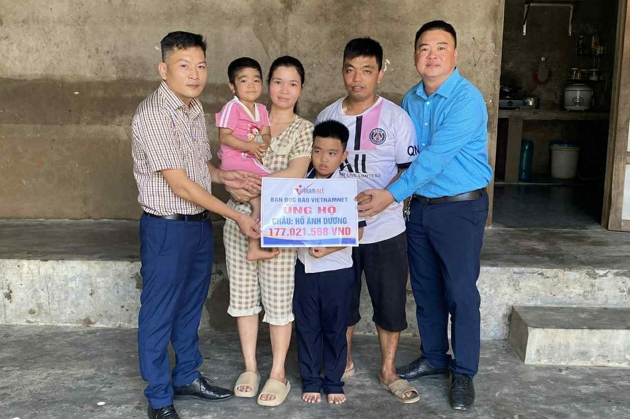 Báo VietNamNet trao hơn 220 triệu đồng giúp đỡ 2 hoàn cảnh khó khăn ở Quảng Trị