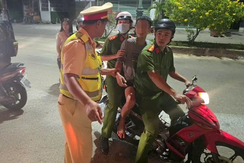 Bắt chủ tiệm game hành hung dã man 2 thiếu niên ở TPHCM