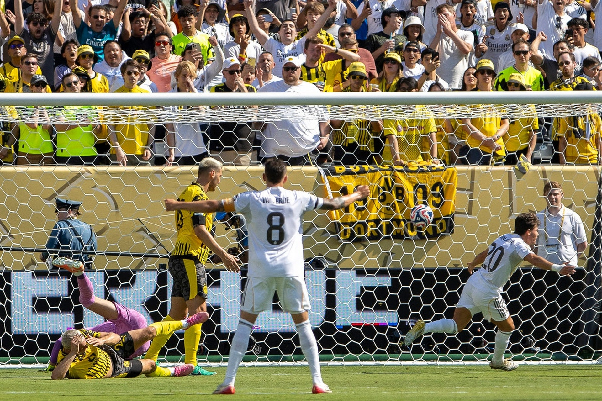 EFE - Fran Garcia Real Madrid Dortmund.jpg