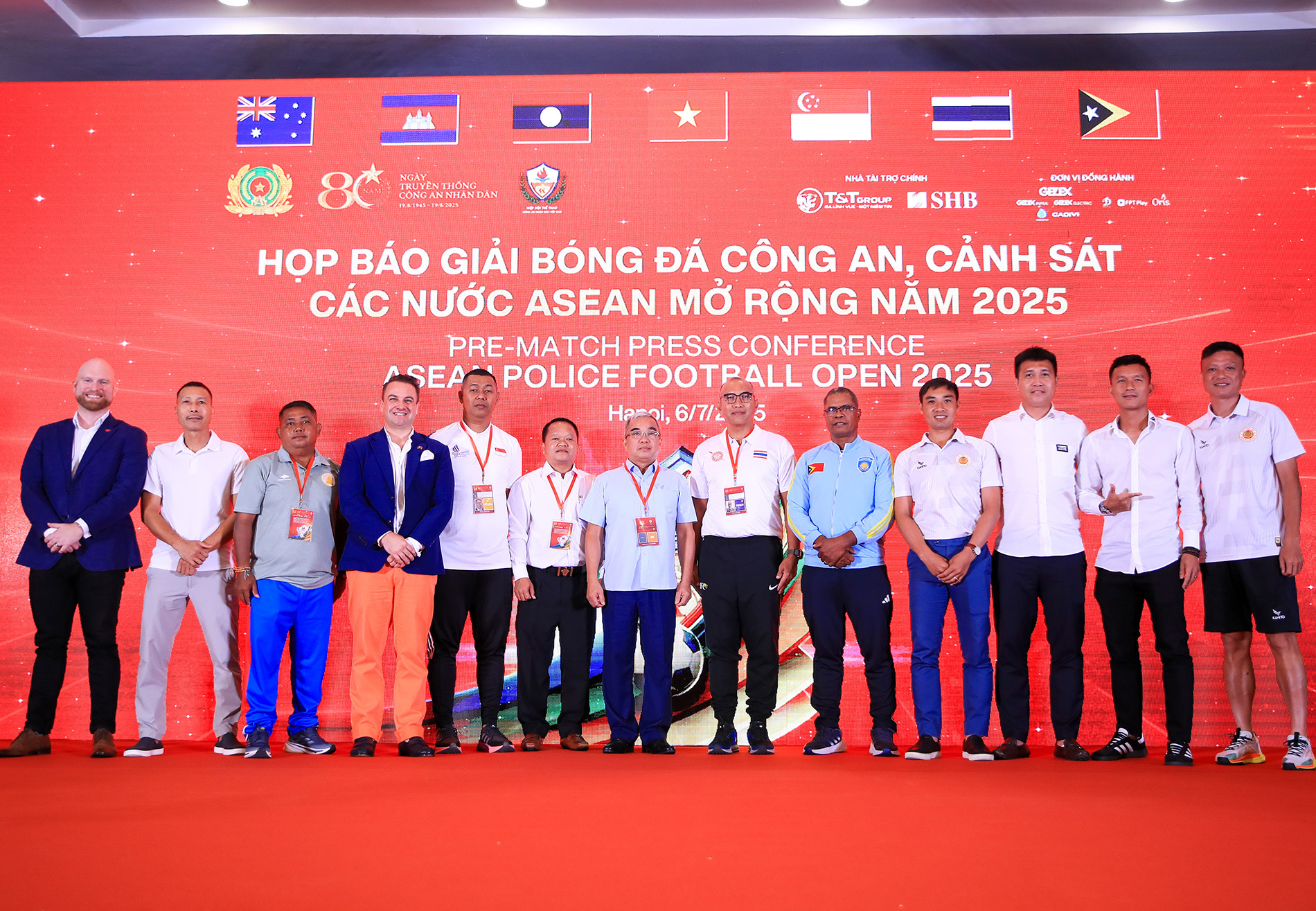 giai bong da cong an.jpg