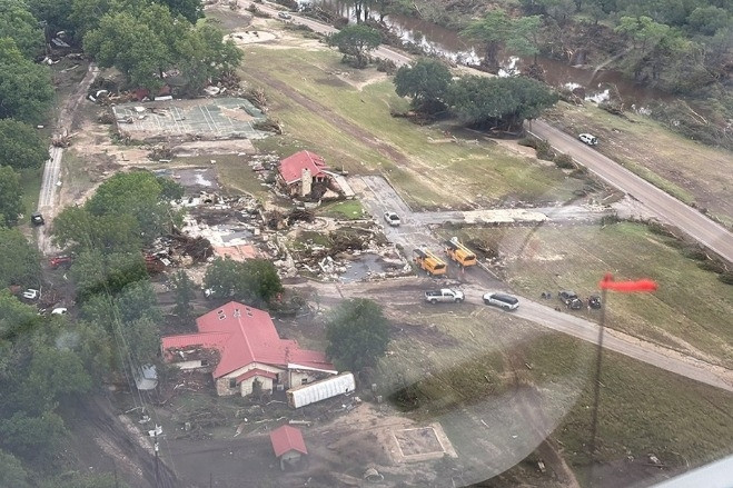 Lũ lụt Texas: 43 người thiệt mạng, 27 nữ sinh vẫn mất tích