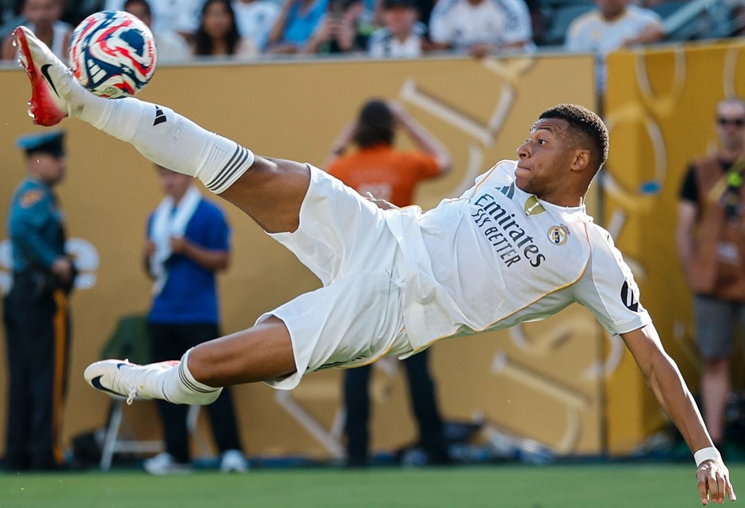 Mbappe ghi siêu phẩm, Real Madrid chạm trán PSG ở bán kết