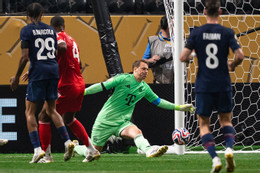 Neuer mắng Donnarumma vì Musiala, Courtois bảo vệ