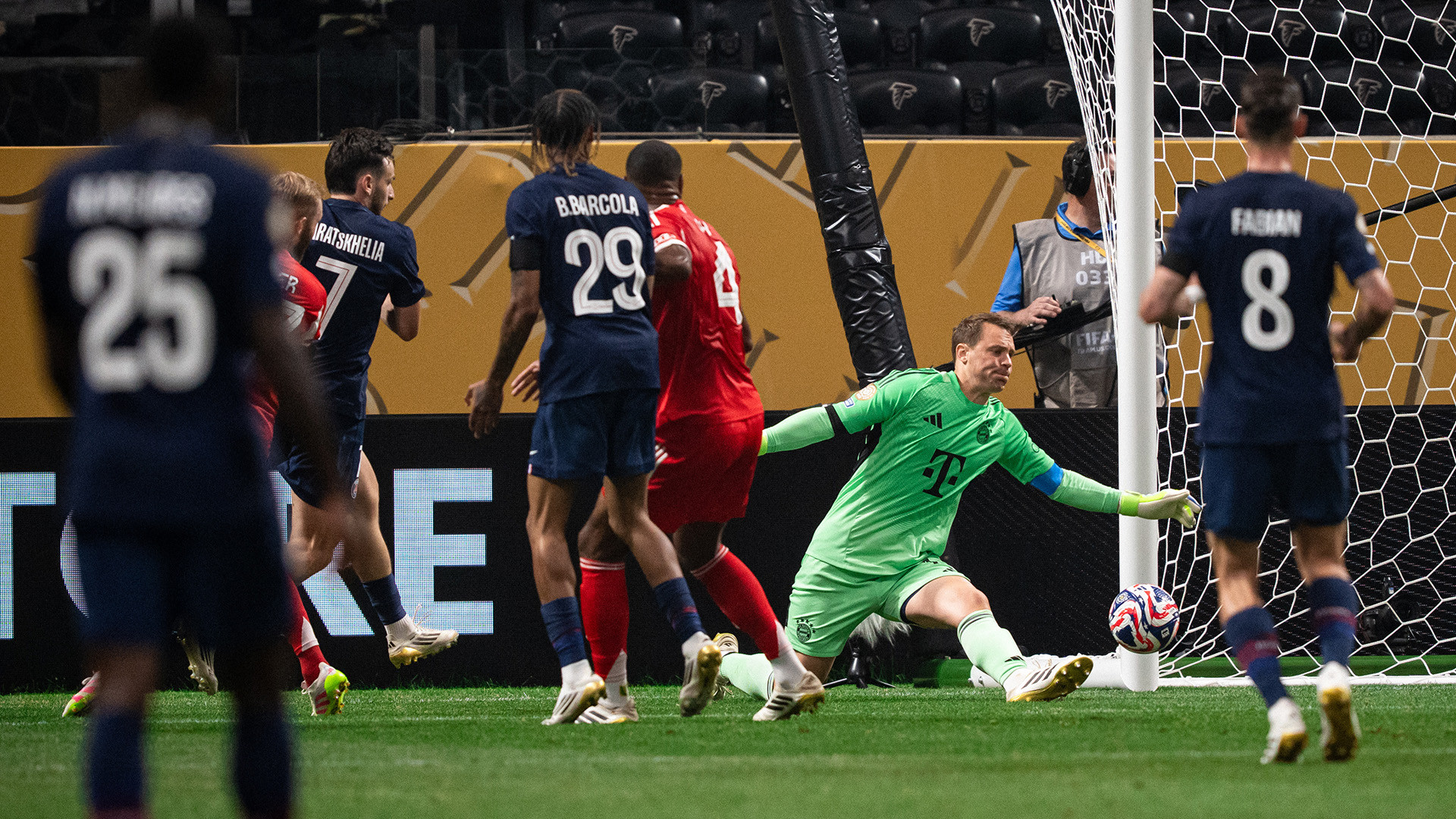 Neuer PSG Bayern.jpg