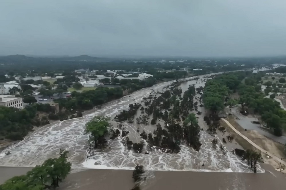 Người sống sót sau lũ lụt Texas kể tình cảnh 'thiên đường trở thành đống đổ nát'