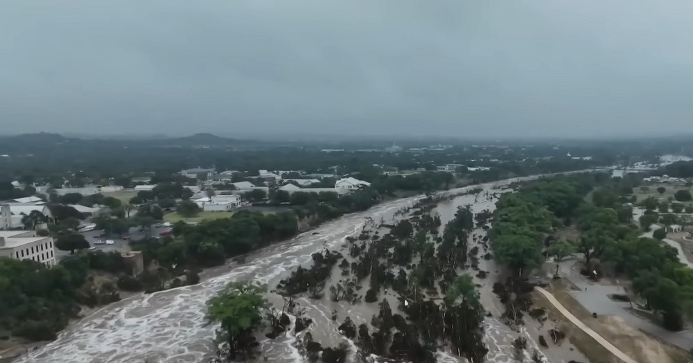 Người sống sót sau lũ lụt Texas kể tình cảnh 'thiên đường trở thành đống đổ nát'