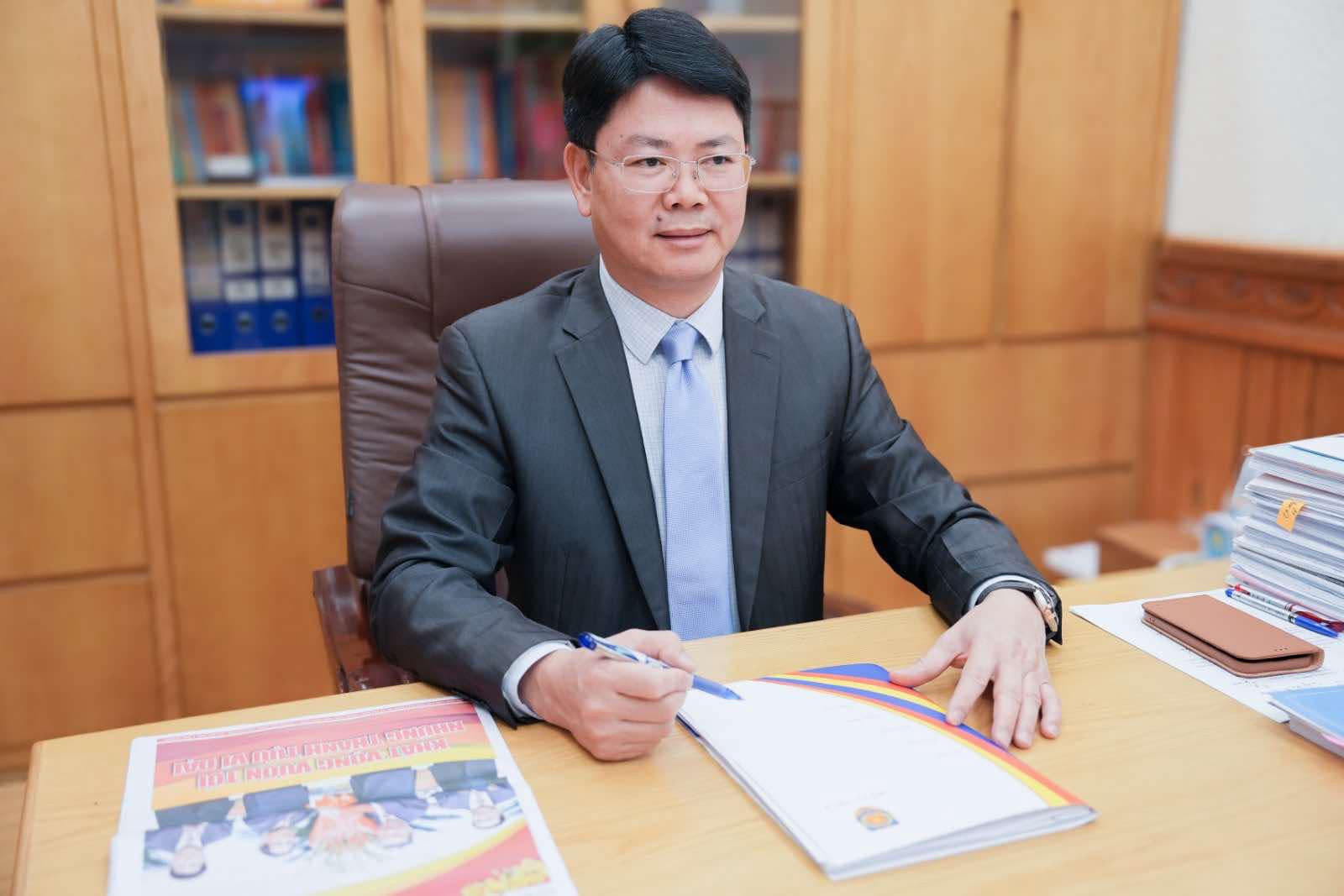 Ong Tinh Thu truong Bo Tu phap.jpg