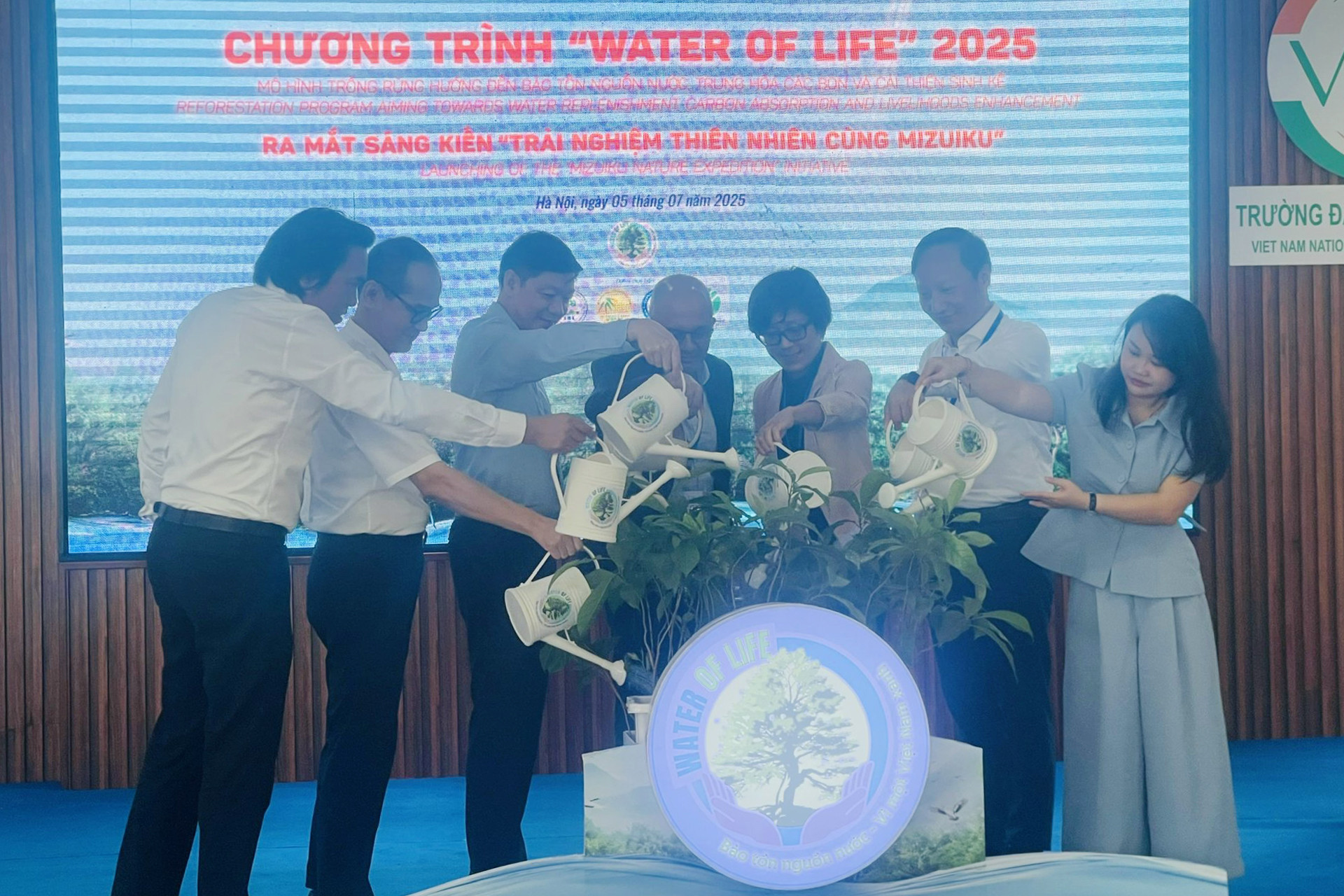 ra mat sang kien.jpg