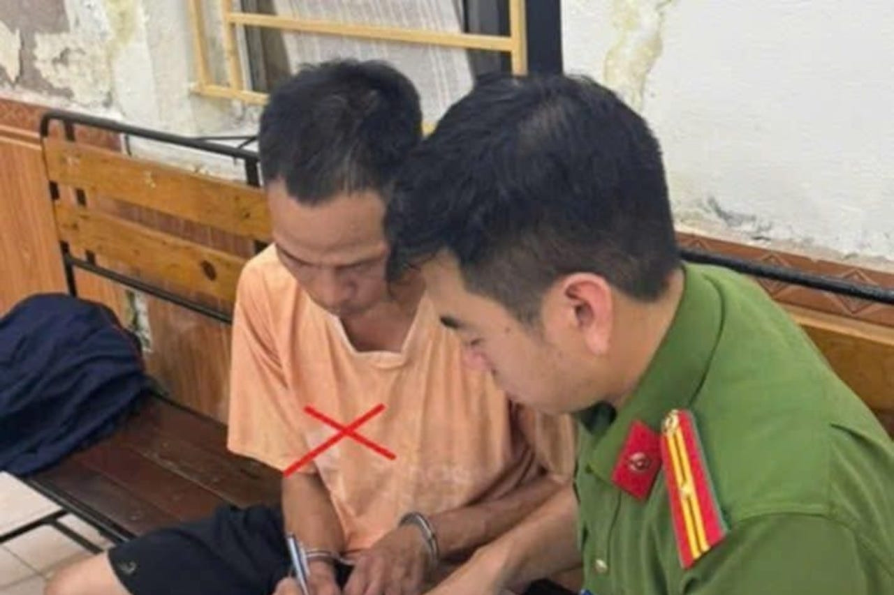 Tạm giữ ông bố buộc xích, kéo lê con trên phố Hải Phòng