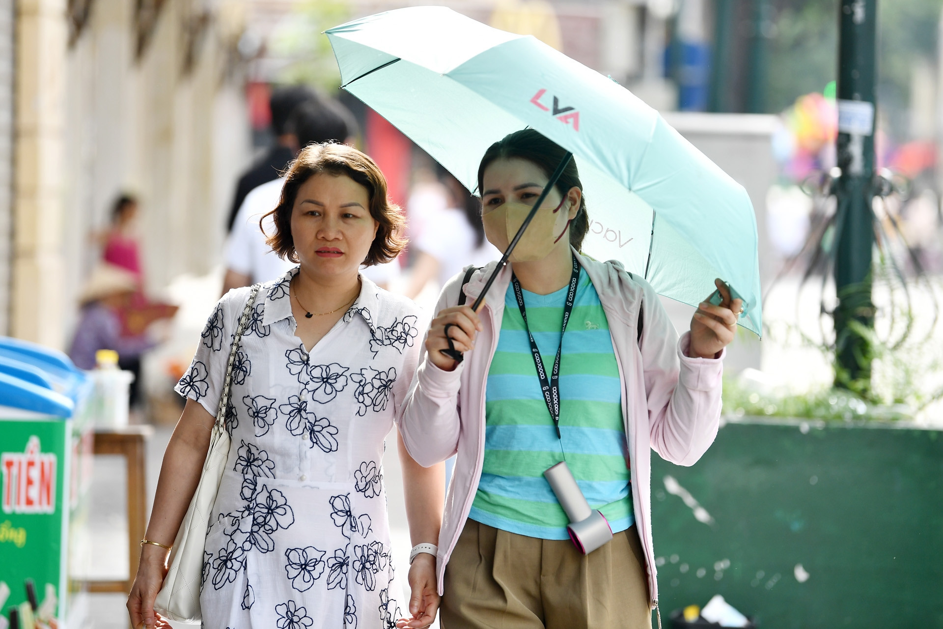 Thời tiết Hà Nội 3 ngày tới: Nắng liên tiếp đến 34 độ rồi đón đợt mưa lớn mới