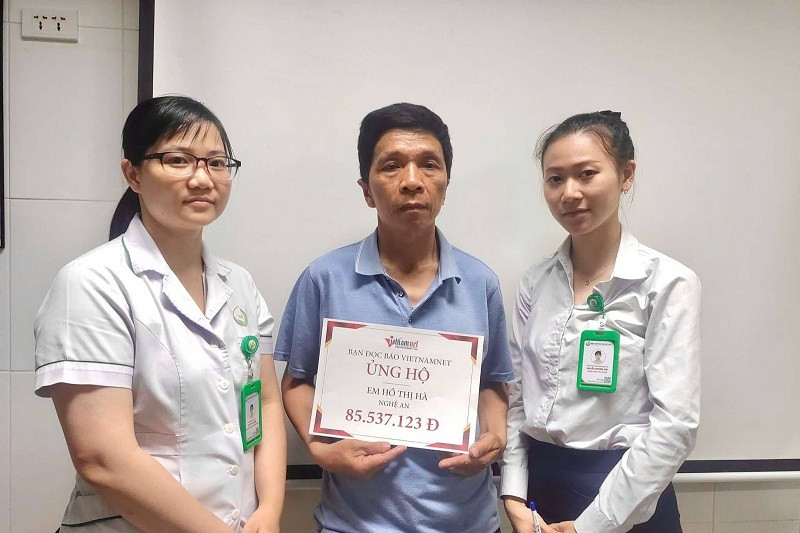 Trao hơn 85 triệu đồng đến em Hồ Thị Hà chiến đấu với bệnh ung thư 16 năm