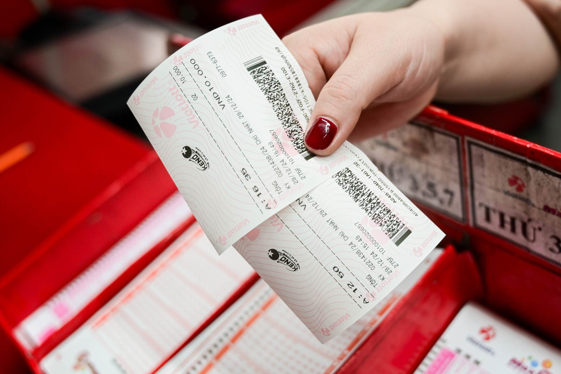 Vietlott lại tìm được 2 vé số cùng trúng độc đắc hơn 17 tỷ đồng