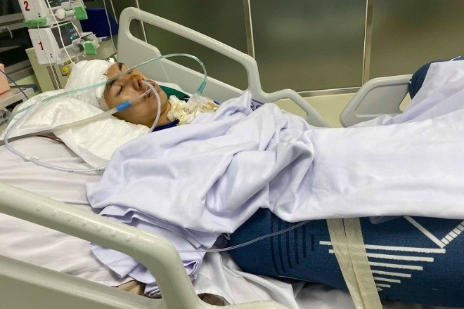 “Xin mọi người cứu con trai tôi với, nhà tôi chỉ có một mình cháu thôi”