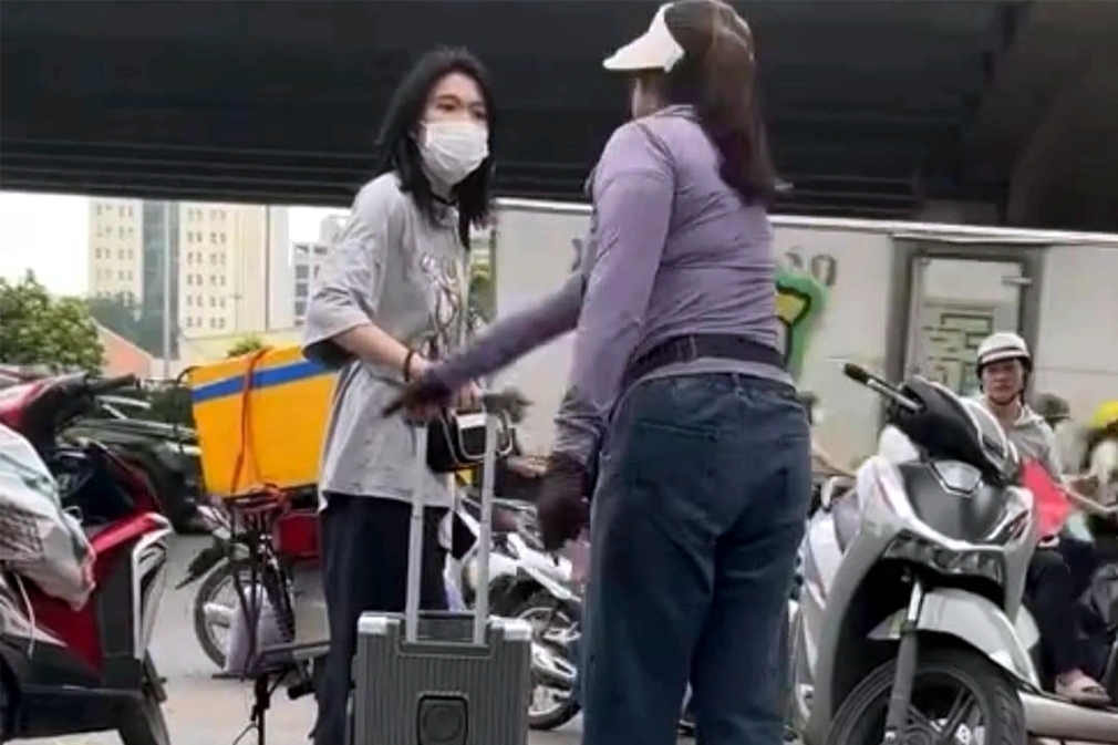 Bản tin trưa 7/7: Danh tính nữ chủ quán đuổi cô gái chờ xe trên vỉa hè Hà Nội