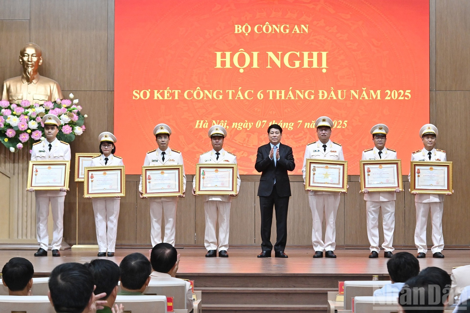 Chủ tịch nước trao huân chương tặng Bộ Công an và cá nhân, tập thể xuất sắc