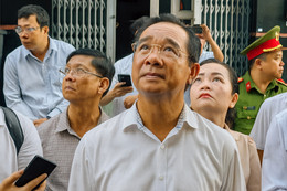 Chủ tịch TPHCM đến hiện trường, chỉ đạo khắc phục vụ cháy làm 8 người tử vong