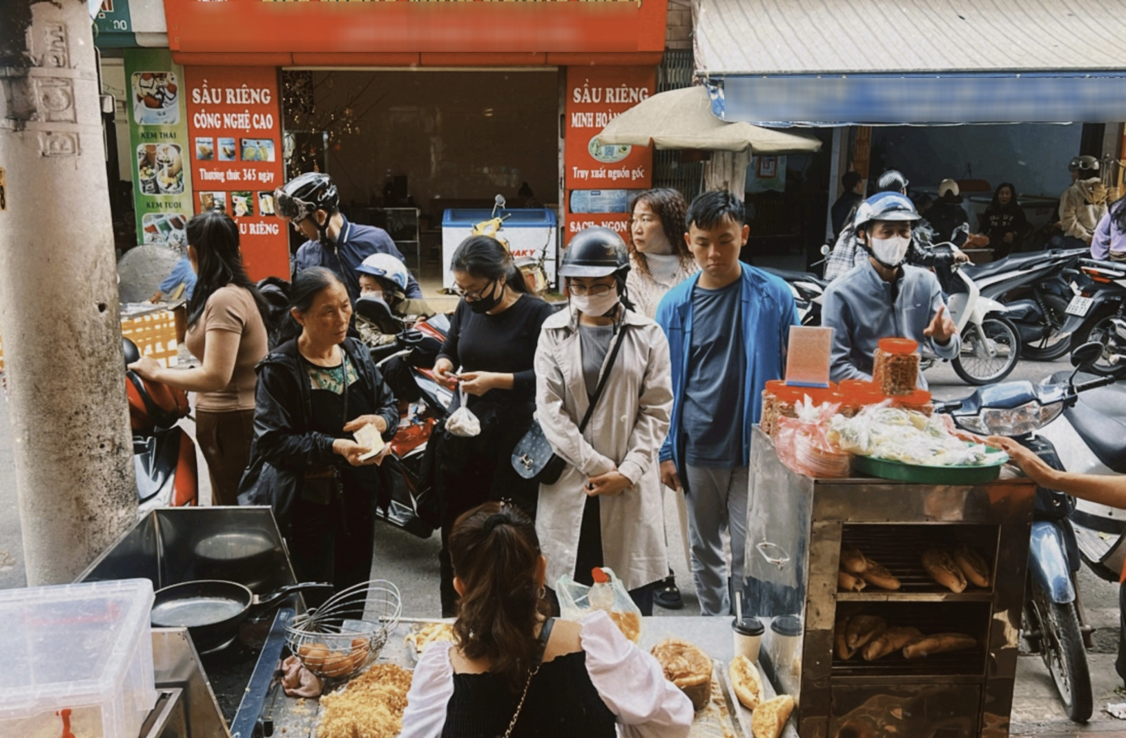 Cô gái bỏ việc lương cao về Ninh Bình nối nghiệp, bán món gia truyền 45 năm