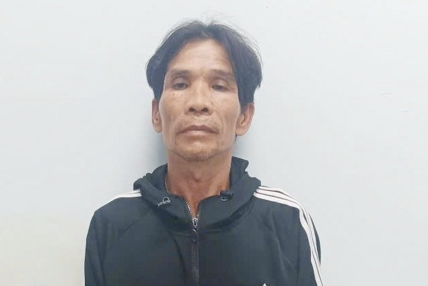 Công an phát hiện hai thanh niên nằm bất động bên đường, 1 người tử vong