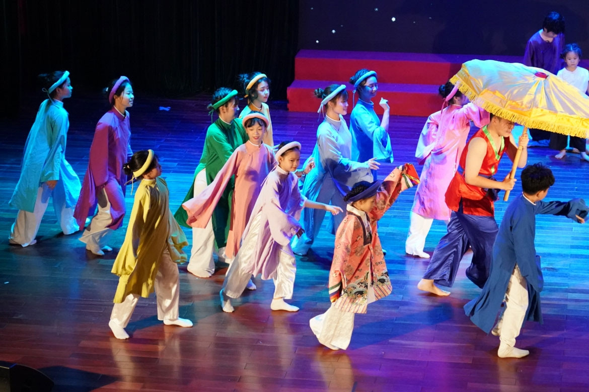 Gần 100 vũ công nhí kể giấc mơ bằng ballet, hiphop