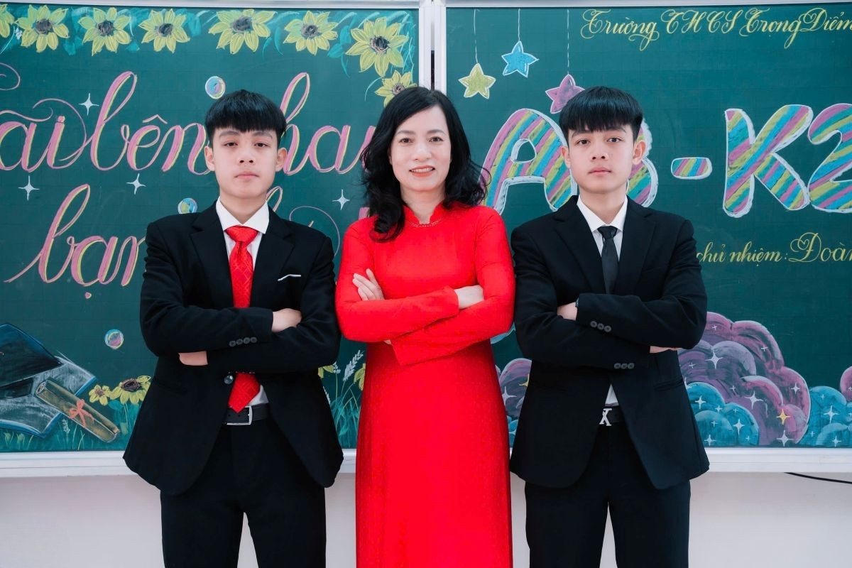 Hai anh em song sinh giành ngôi thủ khoa, á khoa trường chuyên Hạ Long